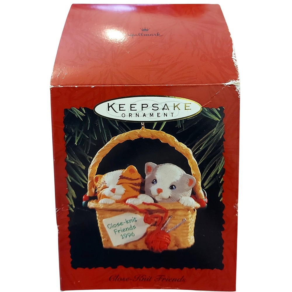 1996 Hallmark Keepsake Ornament Close-knit Friends Kittens in Basket QX5874